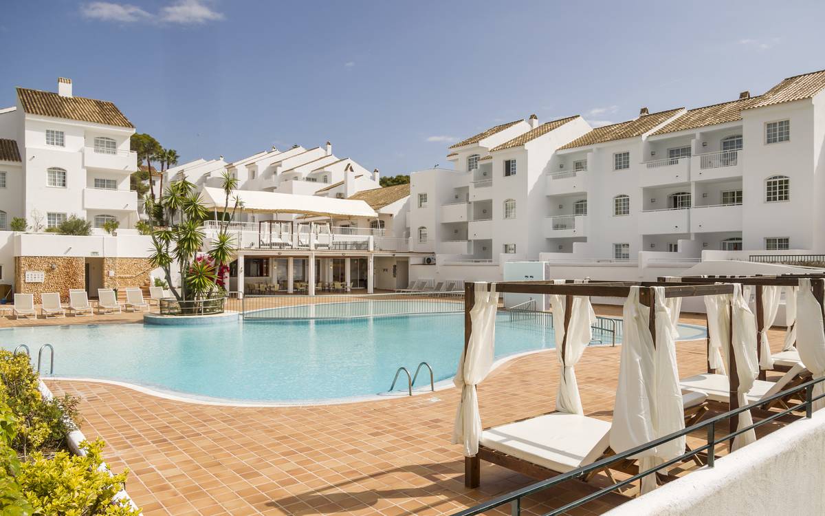 Schwimmbad Hotel ILUNION Menorca Cala Galdana